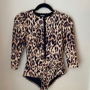 Stylest Cheetah DREAMSCULPT® Puff Sleeve Zip